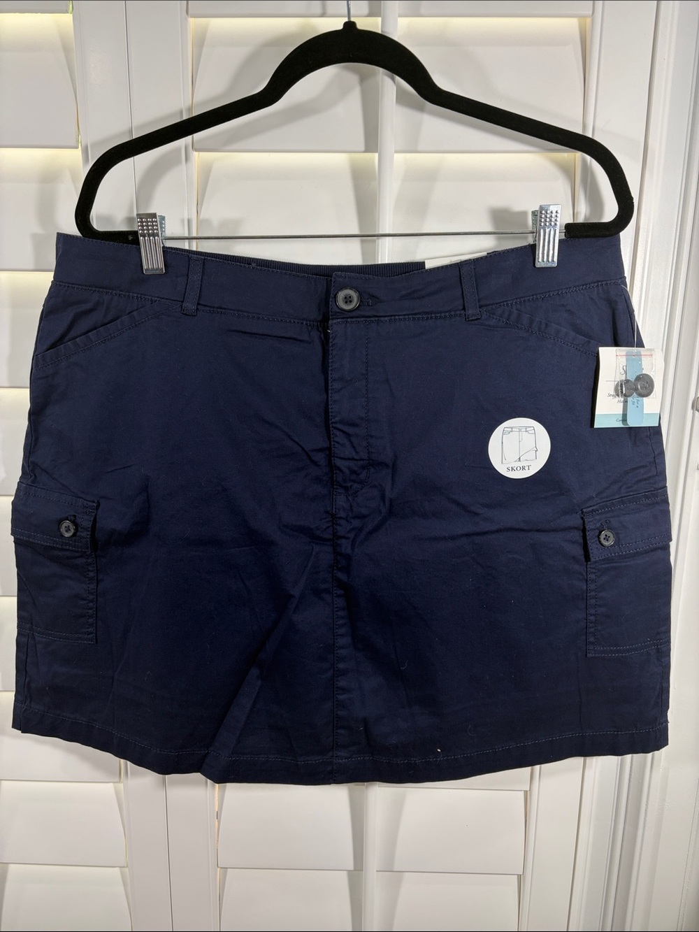 NWT Mid-Rise Elastic Waist Navy Utility Cargo Pocket Skort (18)